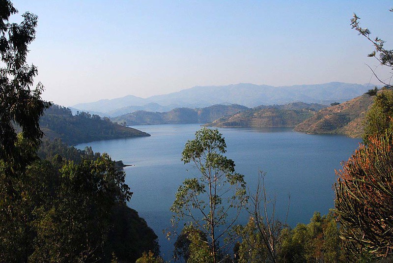 5 Days budget gorilla trekking at Volcanoes and Lake Kivu